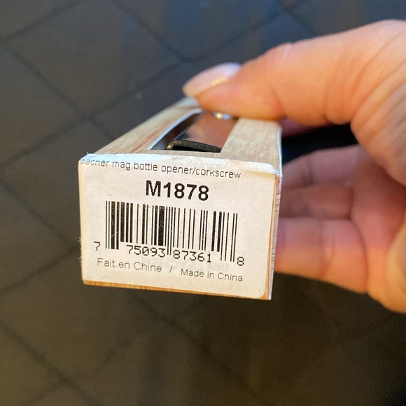 NIP- Cork screw bottle opener fridge magnet - Picture 4 of 5